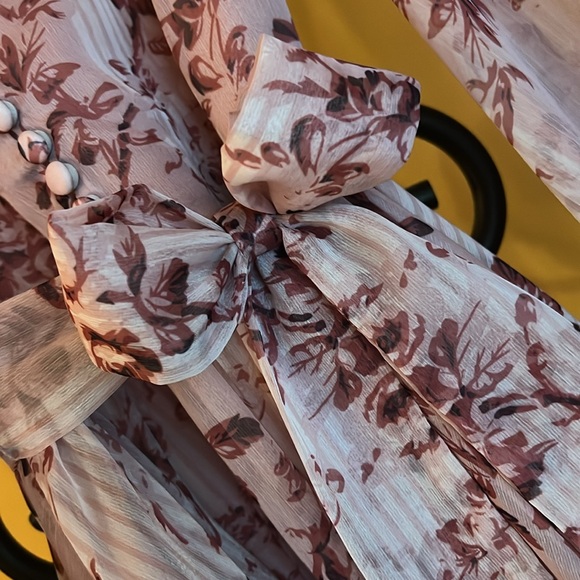 STELLAH Blush Floral Dress - Picture 3 of 16